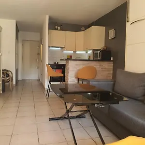Studio Climatise A Appartement